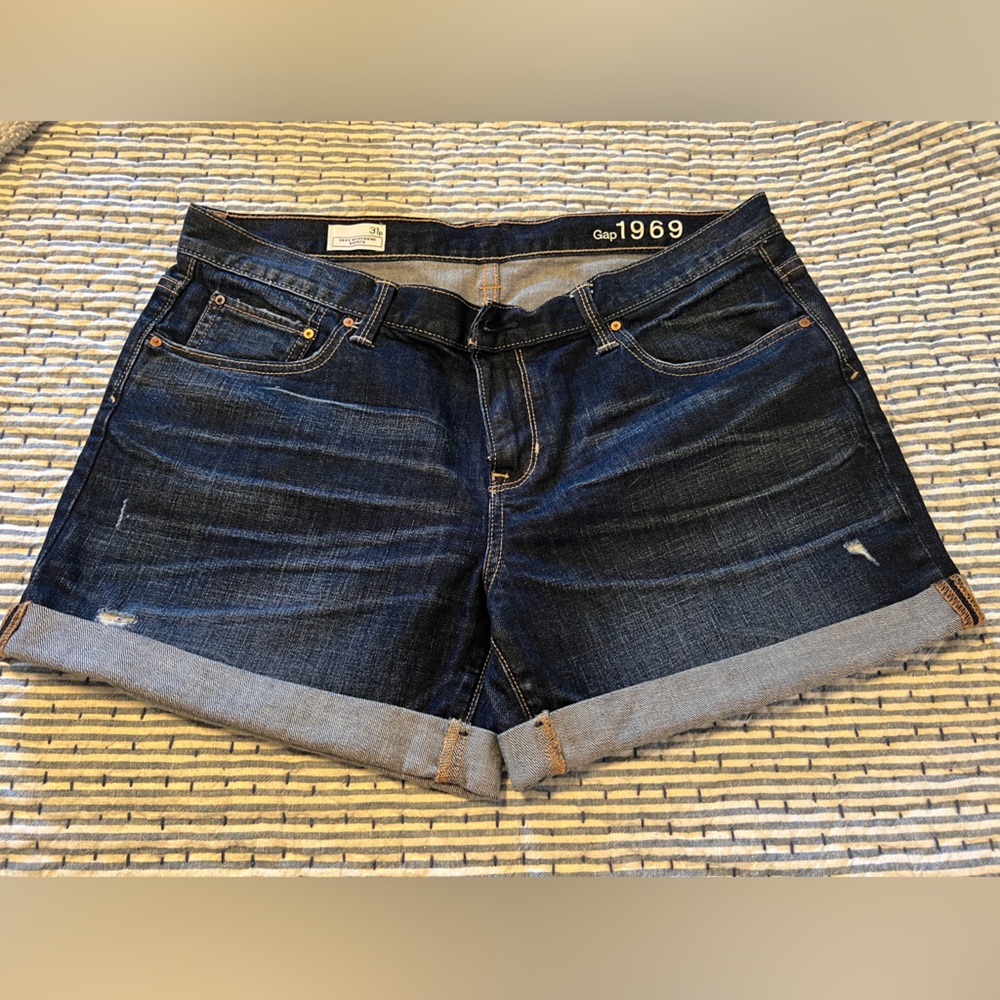 Sexy boyfriend shorts by Gap